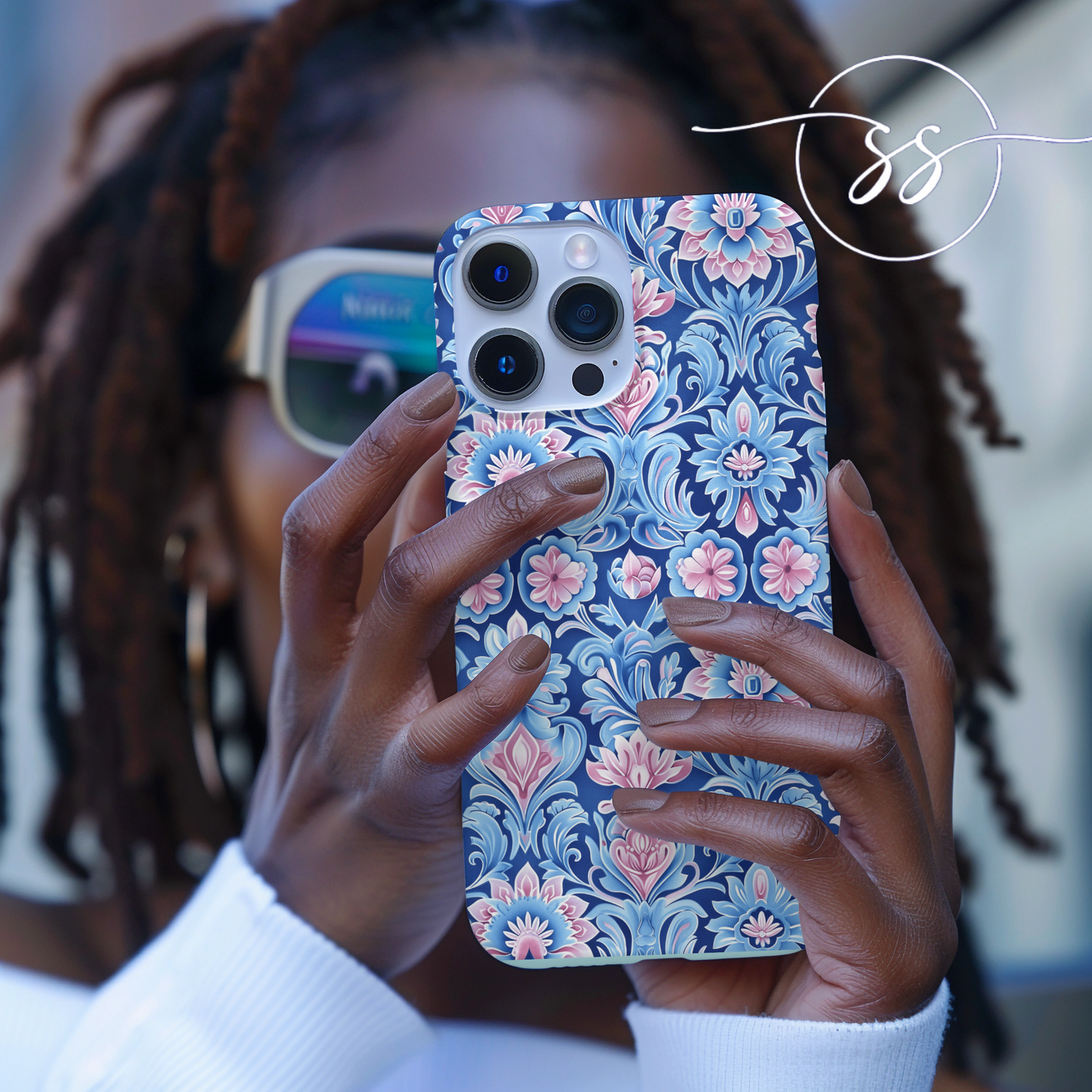 Flowers in pink and  blue pastel motif on Iphone